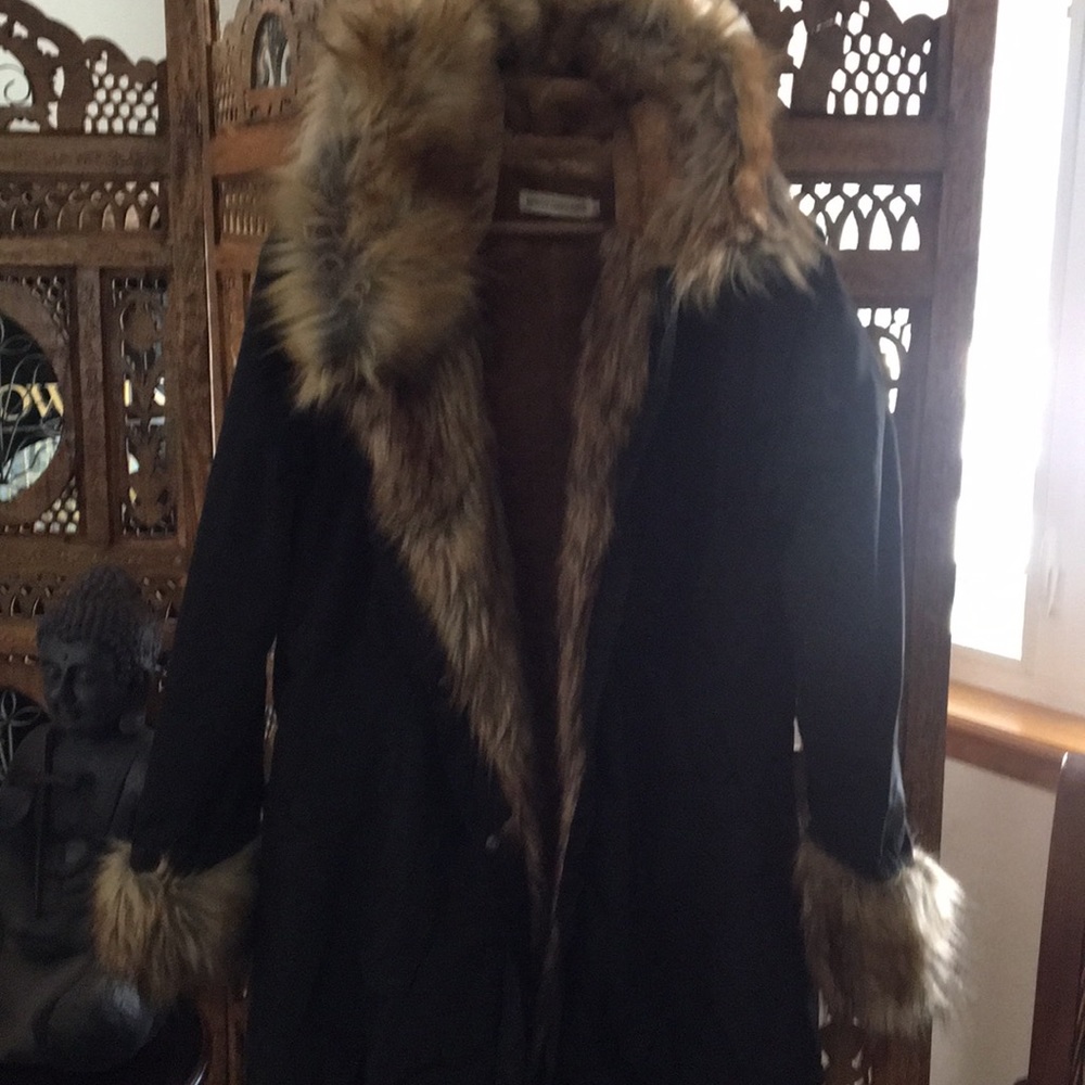Nylon blk jacket with fake fur trim and hood